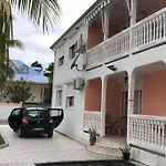 Loue F2 dans maison à Saint François